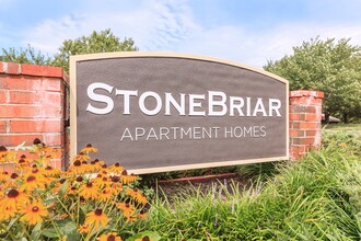 Stonebriar Apartment Homes in Overland Park, KS - Building Photo - Building Photo