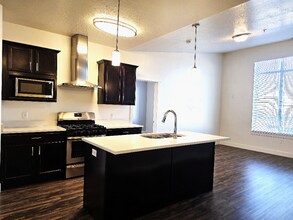 196 W Vine St in Murray, UT - Building Photo - Building Photo