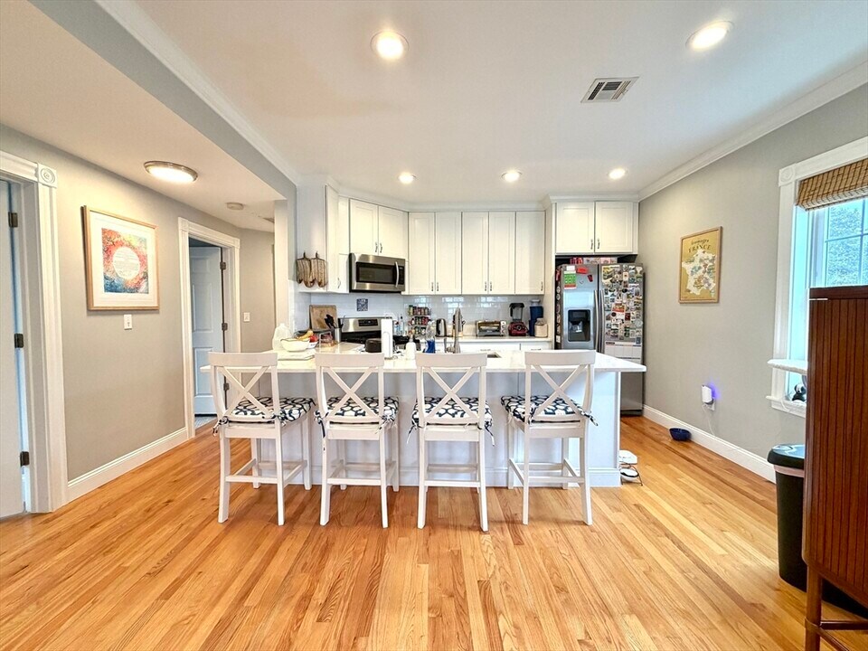 37 Moseley St in Boston, MA - Building Photo