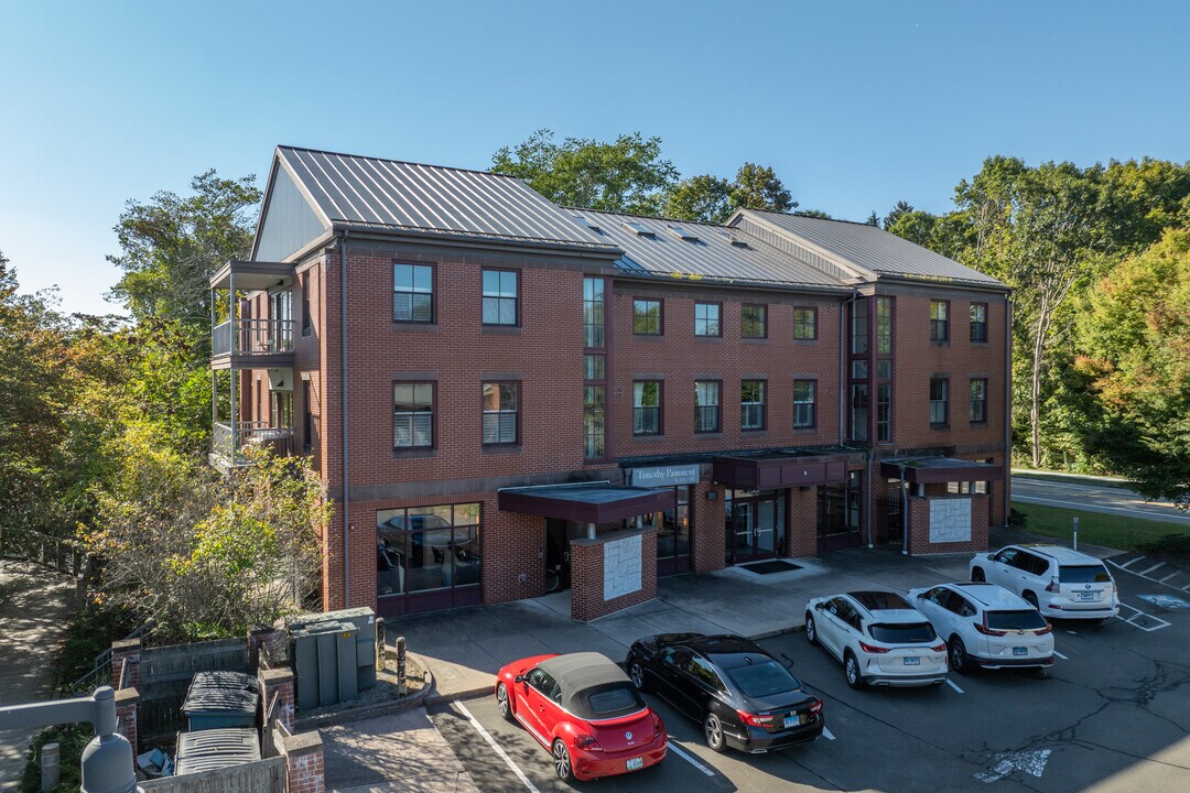 Station Square in Madison, CT - Building Photo