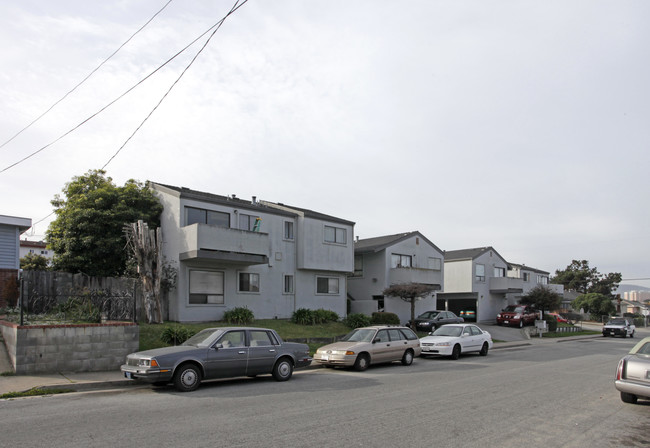 1500-1540 Trinity St in Seaside, CA - Building Photo - Building Photo