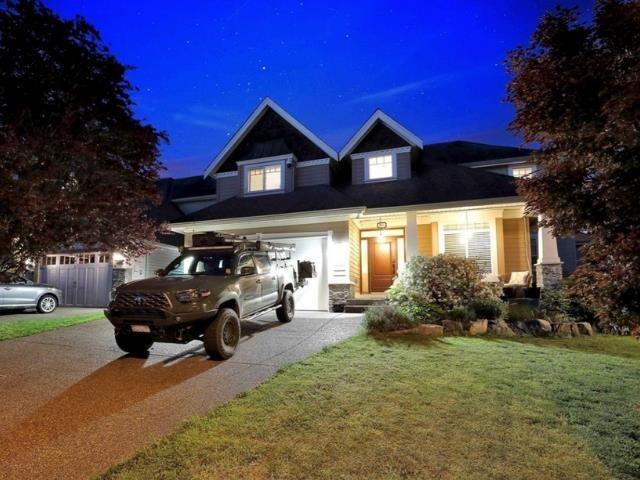 5884 164a St in Surrey, BC - Building Photo