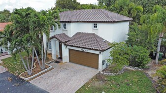 21453 SW 91st Ave in Cutler Bay, FL - Building Photo