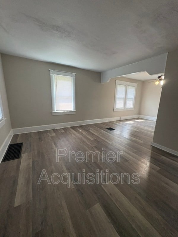 property at 3318 Fernwood Ave
