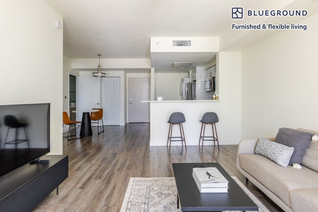 110 SW 12th St, Unit FL1-ID143 in Miami, FL - Building Photo - Building Photo