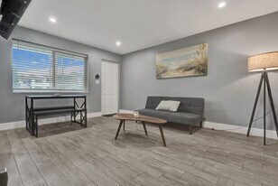 906 N Riverside Dr, Unit SI ID1503993P in Pompano Beach, FL - Building Photo