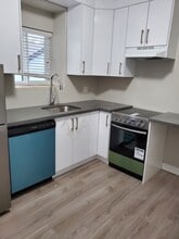 865 Prairie Ave in Port Coquitlam, BC - Building Photo - Building Photo