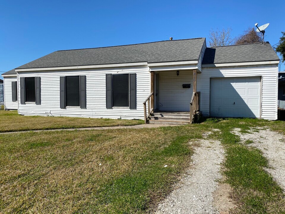 816 1st St in La Marque, TX - Building Photo