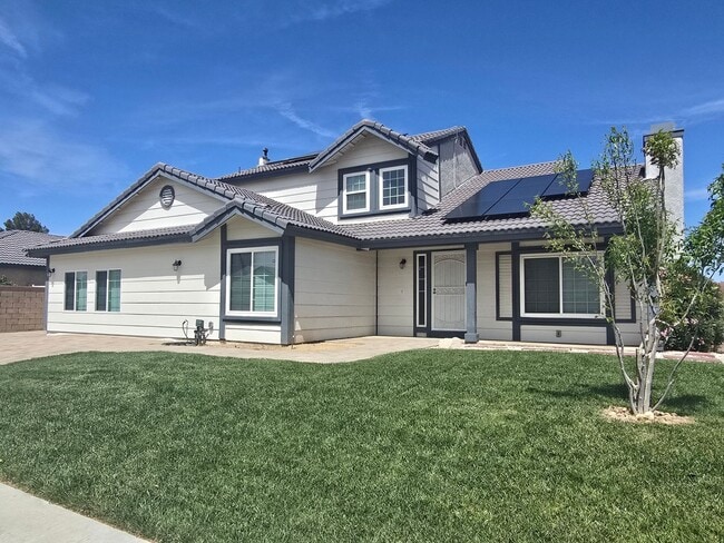 1621 W Newgrove St in Lancaster, CA - Building Photo - Building Photo