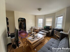 110 Murdock St, Unit 3 Apartamentos