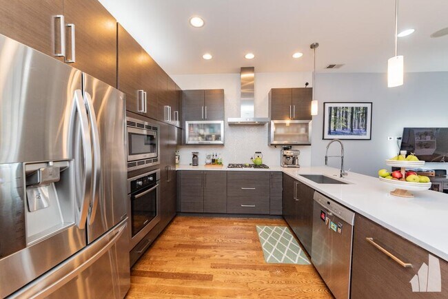 2112 W Rice St in Chicago, IL - Building Photo - Building Photo