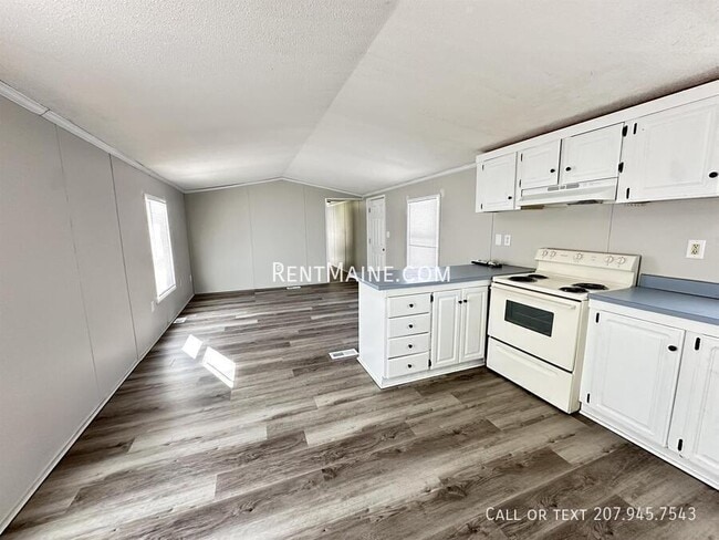 1343 Ohio St in Bangor, ME - Building Photo - Building Photo