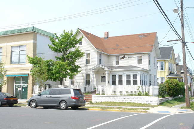 701 Summerfield Ave in Asbury Park, NJ - Foto de edificio - Building Photo