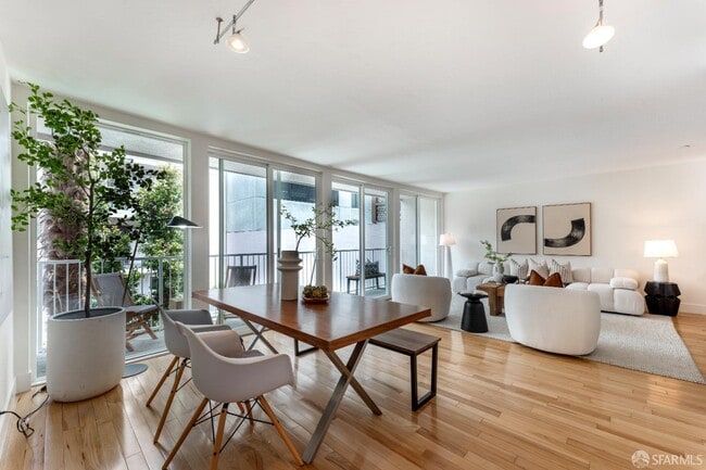 property at 1425 Lakeside Dr