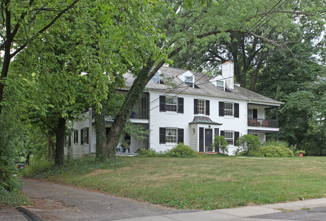 9 W West Hill Ln in Cincinnati, OH - Foto de edificio