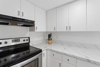 8027 Lagos De Campo Blvd in Tamarac, FL - Building Photo - Building Photo