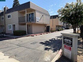 7032 Fair Oaks Blvd in Carmichael, CA - Building Photo