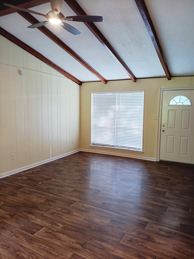 650 S E RR Ave in Ponchatoula, LA - Building Photo - Building Photo