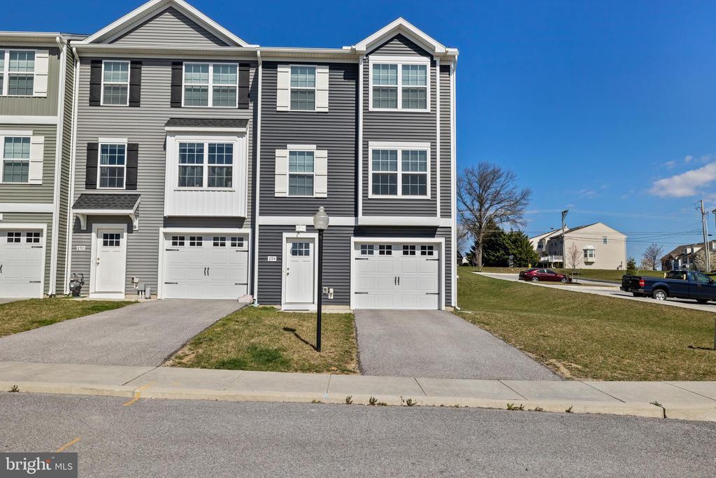 114 H St in Carlisle, PA - Building Photo