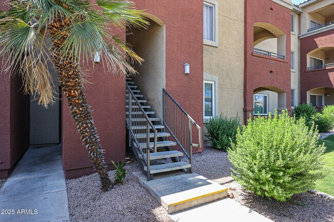 5401 E Van Buren St in Phoenix, AZ - Building Photo - Building Photo
