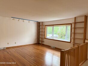 1565 Crescent Rd in Clifton Park, NY - Building Photo - Building Photo