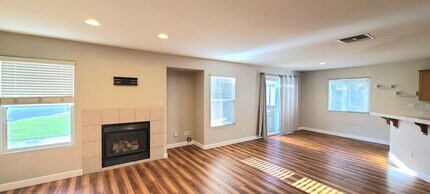 4440 Pittsfield Way in Mather, CA - Building Photo - Building Photo