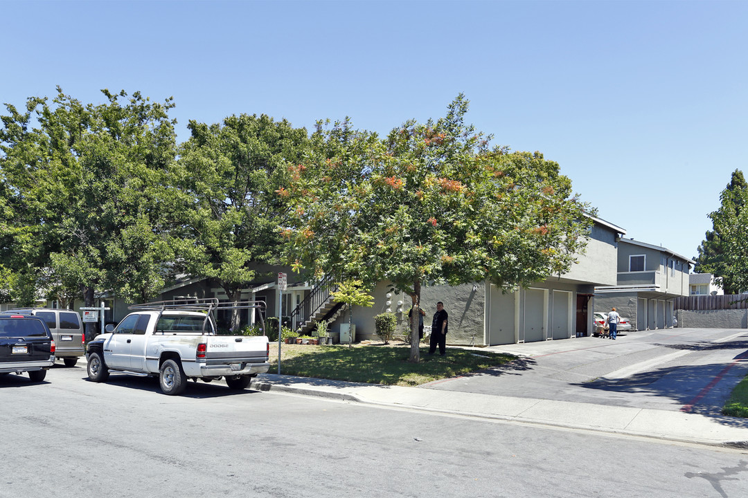 1414 McQuesten Dr in San Jose, CA - Building Photo