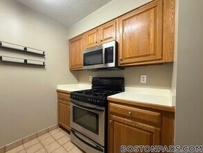 147 Kelton St, Unit 715 in Boston, MA - Foto de edificio - Building Photo