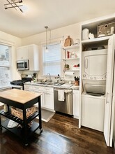 3302 W Wrightwood Ave, Unit 2 in Chicago, IL - Foto de edificio - Building Photo