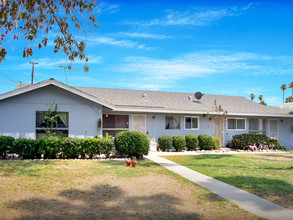 417 W Guinida Ln in Anaheim, CA - Building Photo - Building Photo