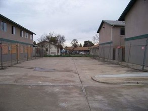 Oak Village in Visalia, CA - Building Photo - Building Photo