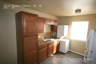 303 North Dr-Unit -B in Copperas Cove, TX - Foto de edificio - Building Photo
