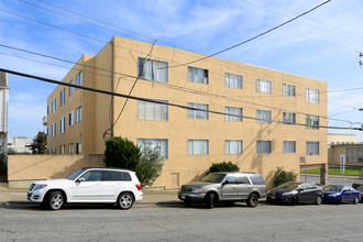 3090 Vicente St in San Francisco, CA - Building Photo - Building Photo