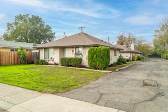 Executive Court in Sacramento, CA - Building Photo - Building Photo