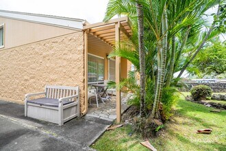 689 Kuliouou Rd in Honolulu, HI - Building Photo - Building Photo