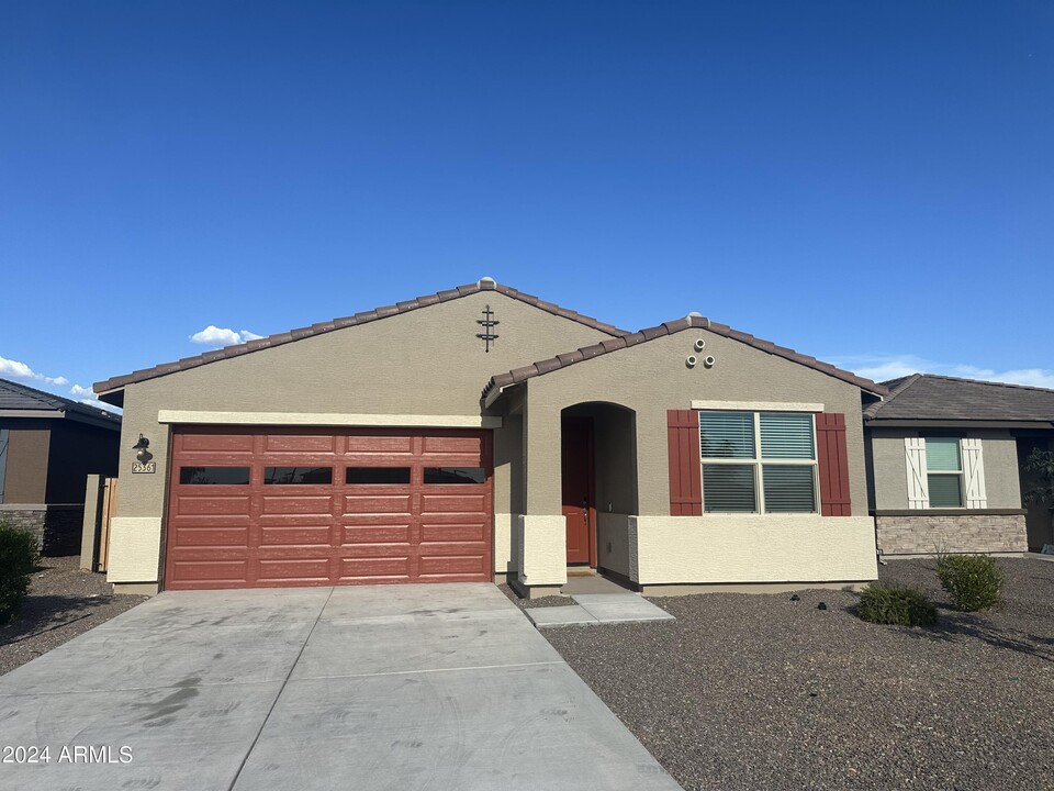 25361 N 144th Dr in Sun City West, AZ - Foto de edificio