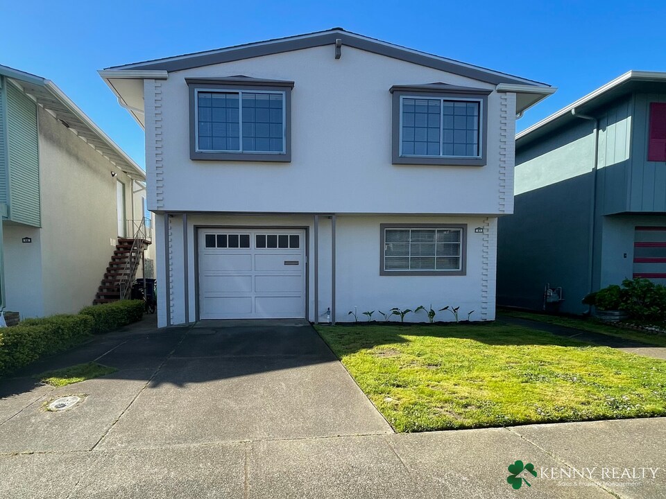 40 Santa Elena Ave in Daly City, CA - Foto de edificio