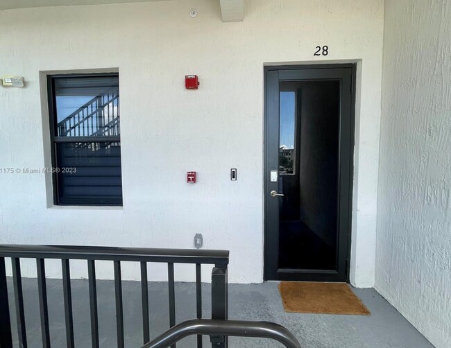 8005 NW 104th Ave in Doral, FL - Building Photo - Building Photo