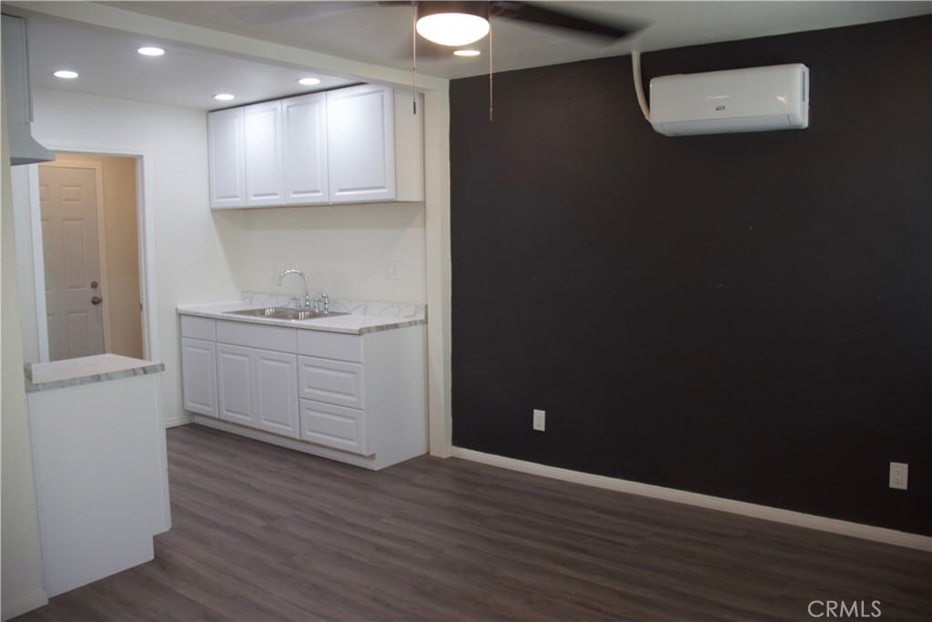 372 E 55th St in Los Angeles, CA - Building Photo