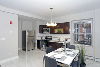 Arlington Park in East Orange, NJ - Building Photo - Interior Photo