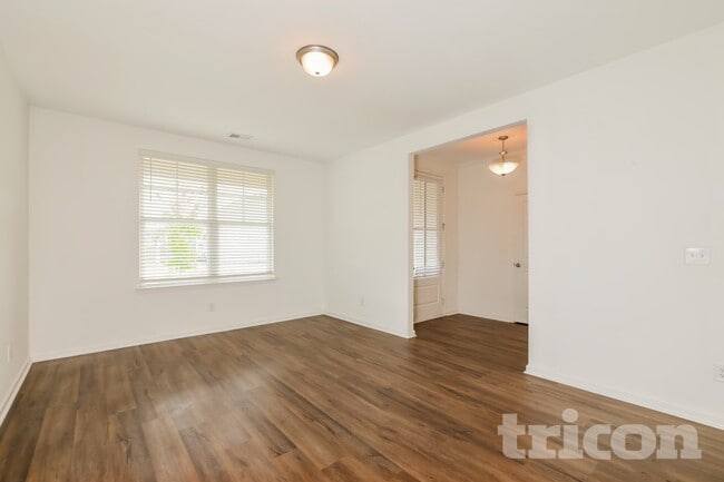 property at 117 Everett Sq