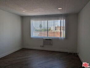 310 S Kenmore Ave in Los Angeles, CA - Building Photo - Building Photo
