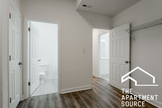 2112 N Campbell Ave, Unit G in Chicago, IL - Building Photo - Building Photo