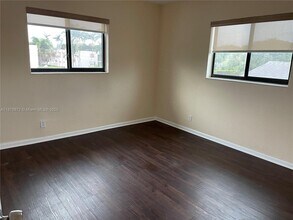7390 NW 38th St in Hollywood, FL - Building Photo - Building Photo