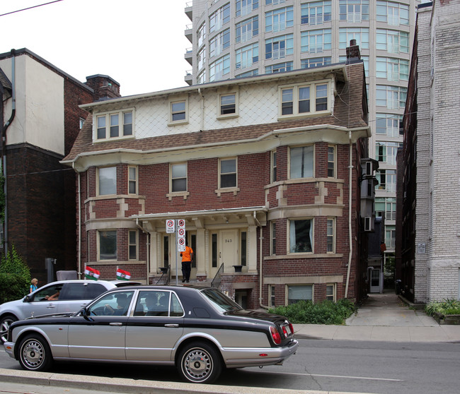 341-343 St Clair Ave W in Toronto, ON - Building Photo - Building Photo