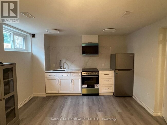 property at 31 Robingrove Rd