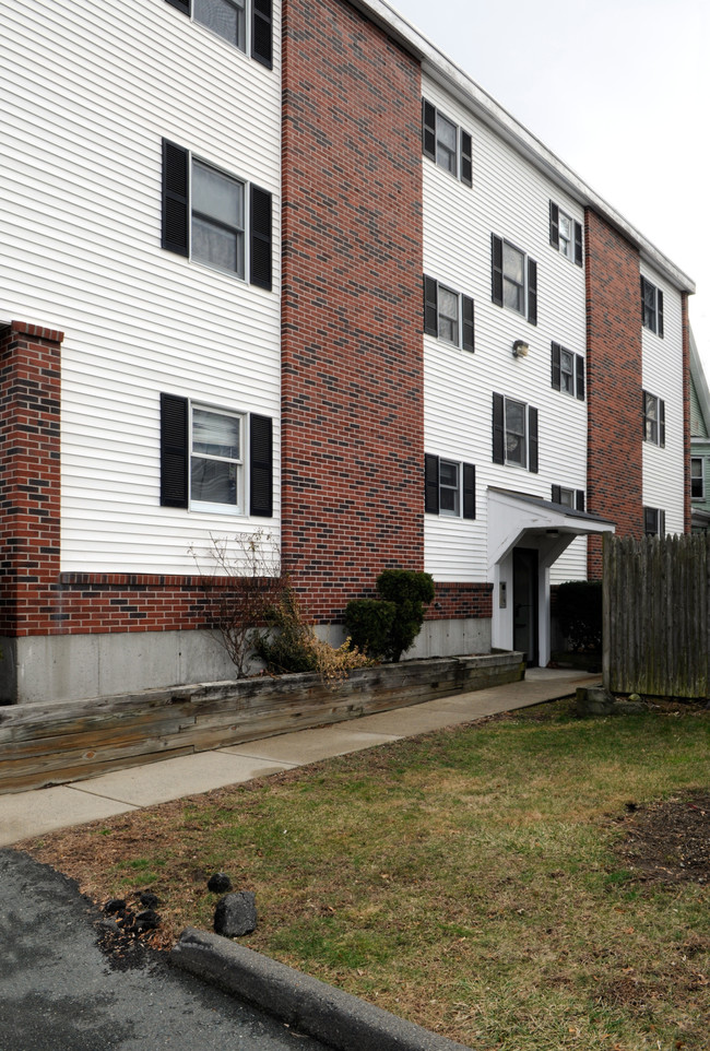 11 Pattys Way in Lynn, MA - Foto de edificio - Building Photo