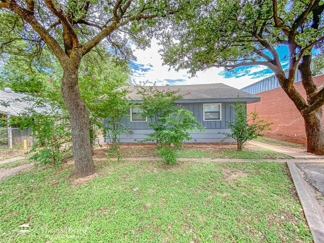 3033 S 7th St in Abilene, TX - Foto de edificio - Building Photo