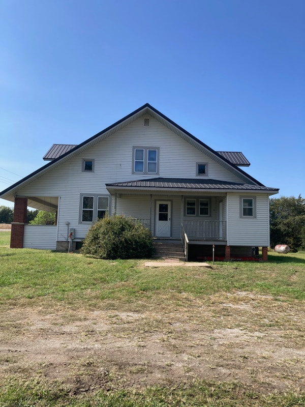 62424 US Hwy 136 in Tecumseh, NE - Foto de edificio - Building Photo