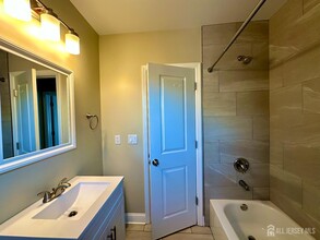 53 Thornall St in Carteret, NJ - Building Photo - Building Photo